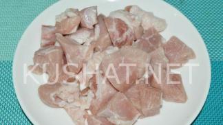 Carne de porc copta cu vinete si rosii la cuptor